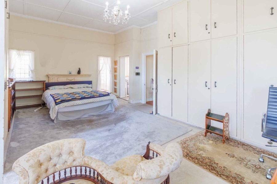 6 Bedroom Property for Sale in Fresnaye Western Cape